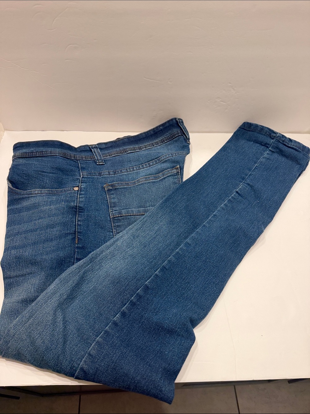 Men's Slim Jeans in Medium Blue Wash